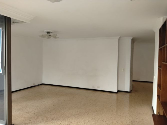 Apartamento de 3 alcobas en venta en El Poblado, Medellín, 112 m² · foto 8 de 18