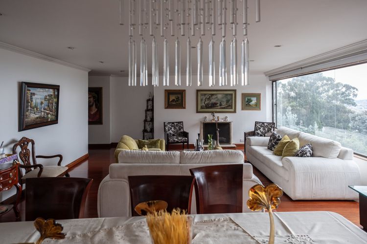 Apartamento de 3 alcobas en venta en El Refugio I, Bogotá, 150 m² · foto 2 de 22