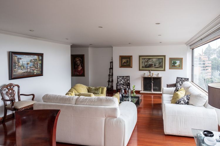 Apartamento de 3 alcobas en venta en El Refugio I, Bogotá, 150 m² · foto 4 de 22