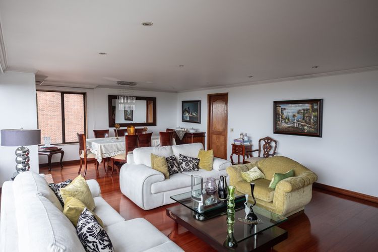 Apartamento de 3 alcobas en venta en El Refugio I, Bogotá, 150 m² · foto 6 de 22