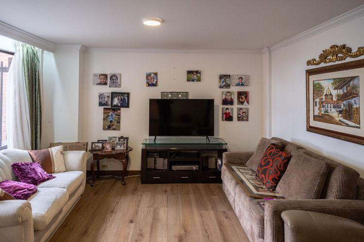 Apartamento de 3 alcobas en venta en El Refugio I, Bogotá, 150 m² · foto 13 de 22