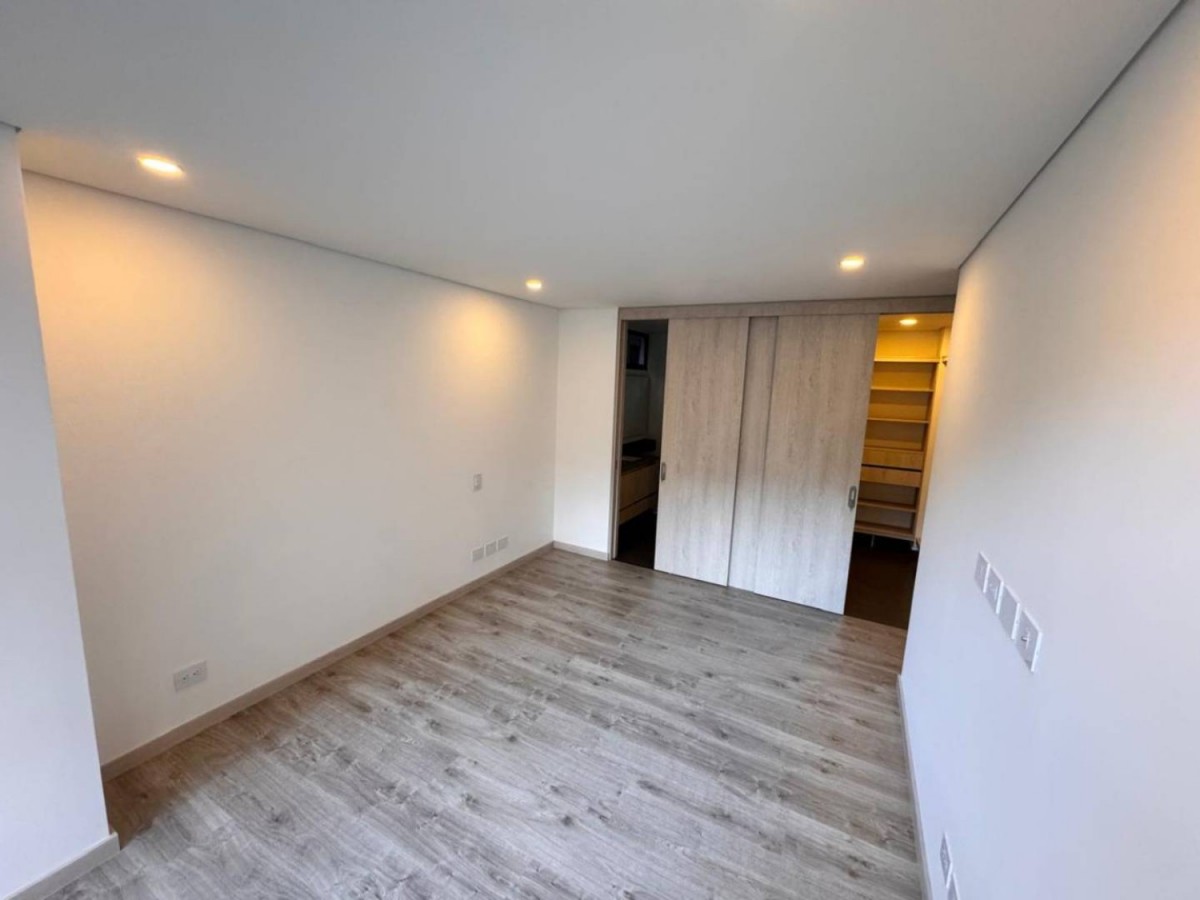 Apartamento en arriendo en Altos Del Poblado, Medellín · foto 2 de 19