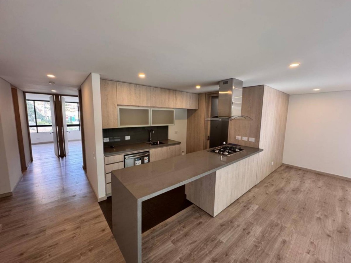 Apartamento en arriendo en Altos Del Poblado, Medellín · foto 12 de 19