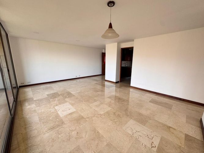 Apartamento de 3 alcobas en arriendo en Los Balsos, Medellín, 144 m² · foto 2 de 16