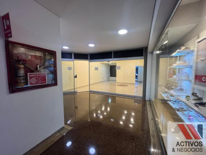 Local en arriendo en El Poblado, Medellín, 44 m² · foto 4 de 12