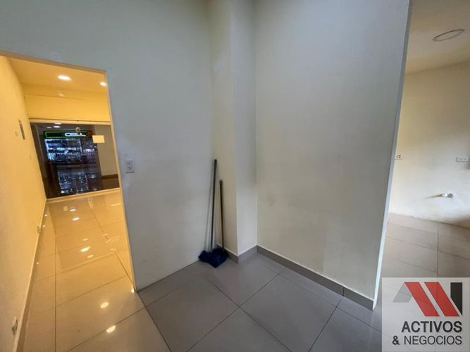 Local en arriendo en El Poblado, Medellín, 44 m² · foto 8 de 12