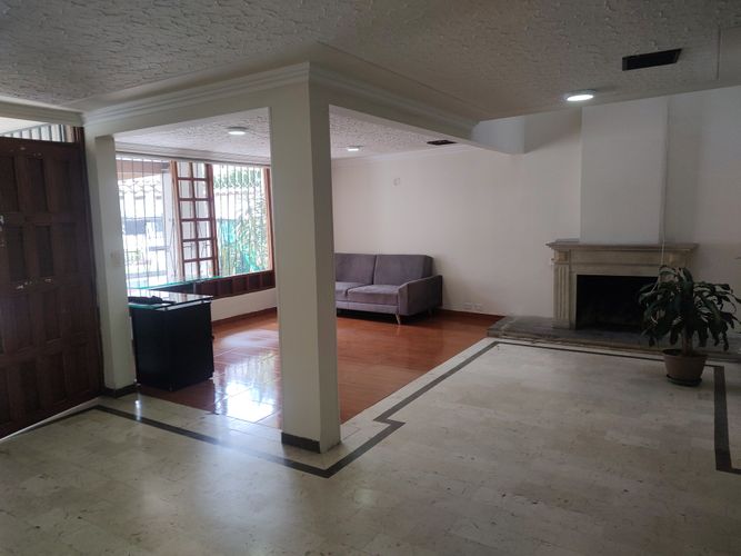 Casa de 3 alcobas en venta en El Contador, Bogotá, 240 m² · foto 3 de 20