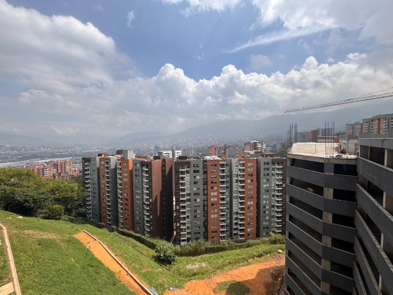 Apartamento en venta en La Cuenca, Envigado · foto 2 de 11
