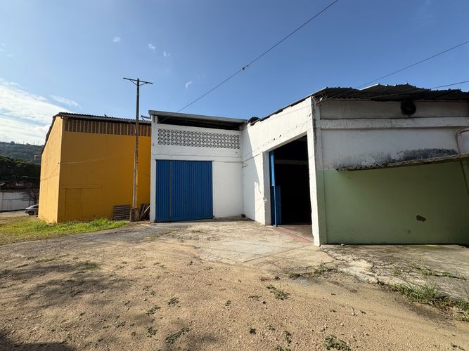 Bodega en venta en Kennedy, Bucaramanga, 1800 m² · foto 6 de 12
