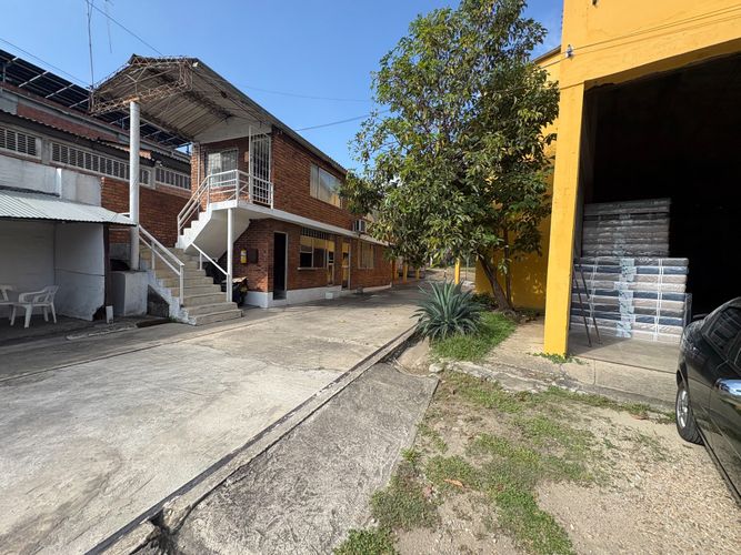 Bodega en venta en Kennedy, Bucaramanga, 1800 m² · foto 10 de 12