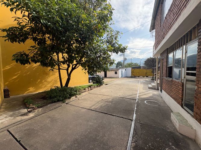 Bodega en venta en Kennedy, Bucaramanga, 1800 m² · foto 11 de 12