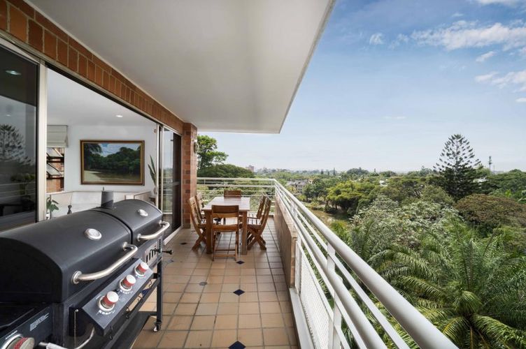 Apartamento de 5 alcobas en venta en Ciudad Jardin, Cali, 330 m² · foto 2 de 22