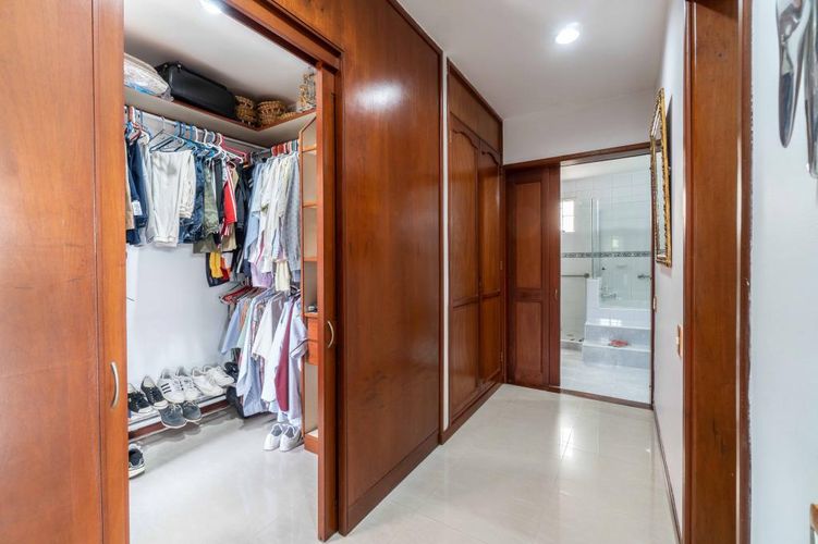 Apartamento de 5 alcobas en venta en Ciudad Jardin, Cali, 330 m² · foto 8 de 22