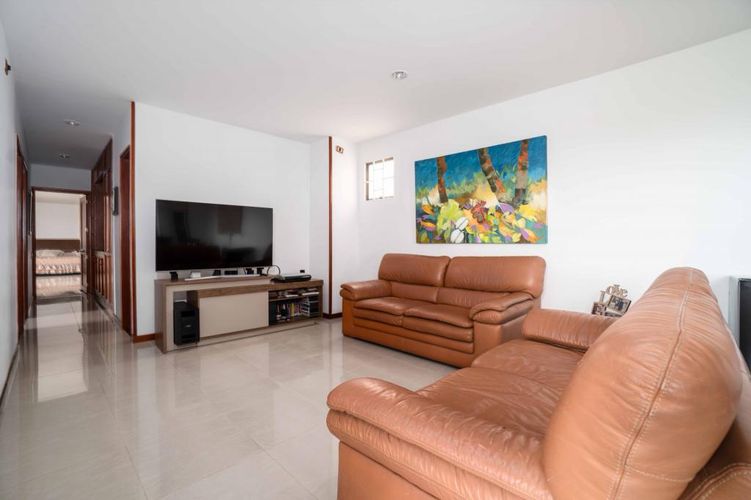Apartamento de 5 alcobas en venta en Ciudad Jardin, Cali, 330 m² · foto 12 de 22