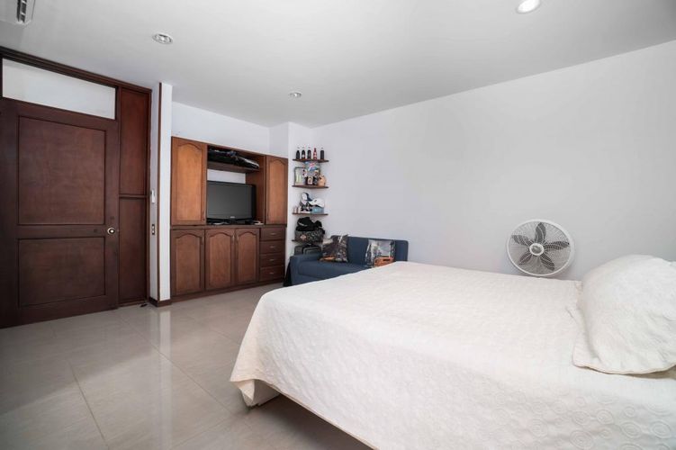 Apartamento de 5 alcobas en venta en Ciudad Jardin, Cali, 330 m² · foto 13 de 22