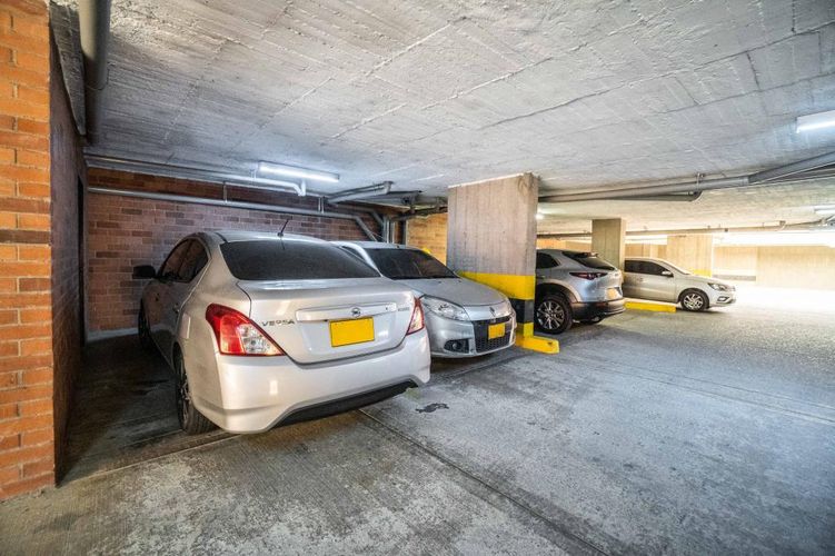 Apartamento de 5 alcobas en venta en Ciudad Jardin, Cali, 330 m² · foto 19 de 22