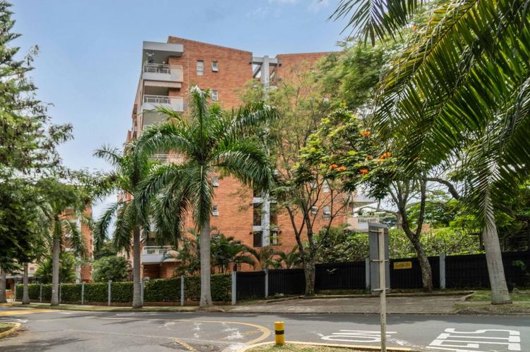 Apartamento de 5 alcobas en venta en Ciudad Jardin, Cali, 330 m² · foto 22 de 22