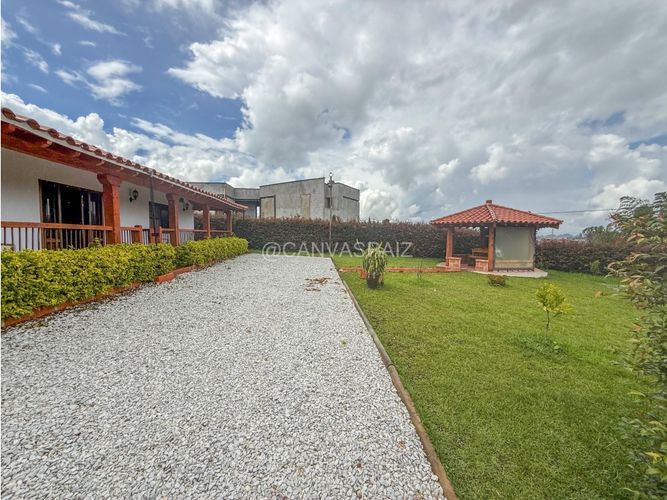 Casa de 3 alcobas en venta en El Carmen De Viboral, El Carmen de Viboral, 250 m² · foto 2 de 16