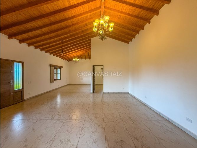 Casa de 3 alcobas en venta en El Carmen De Viboral, El Carmen de Viboral, 250 m² · foto 5 de 16