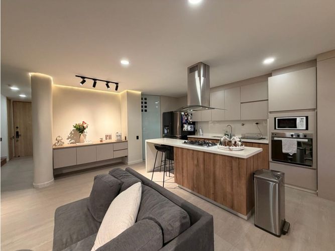 Casa de 4 alcobas en venta en Los Naranjos, Envigado, 255 m² · foto 4 de 12