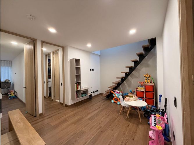 Casa de 4 alcobas en venta en Los Naranjos, Envigado, 255 m² · foto 5 de 12