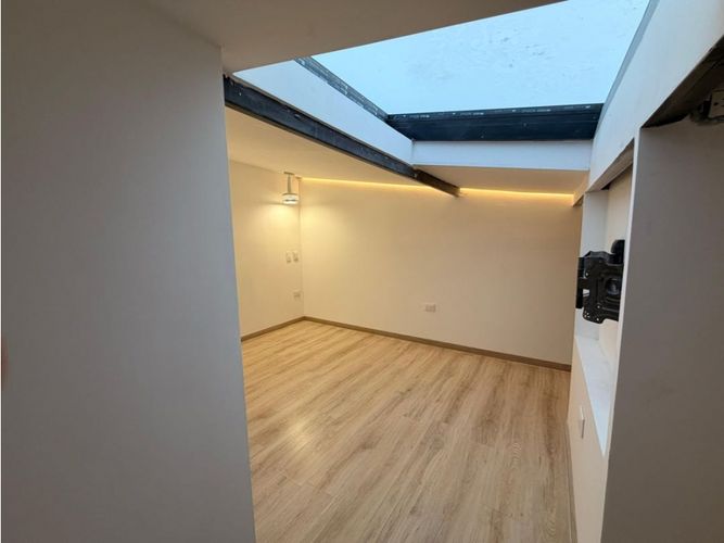 Casa de 4 alcobas en venta en Los Naranjos, Envigado, 255 m² · foto 10 de 12