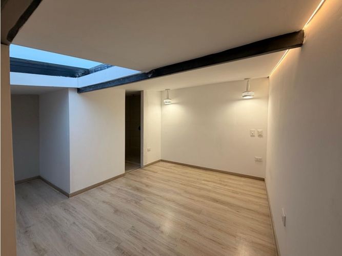 Casa de 4 alcobas en venta en Los Naranjos, Envigado, 255 m² · foto 11 de 12