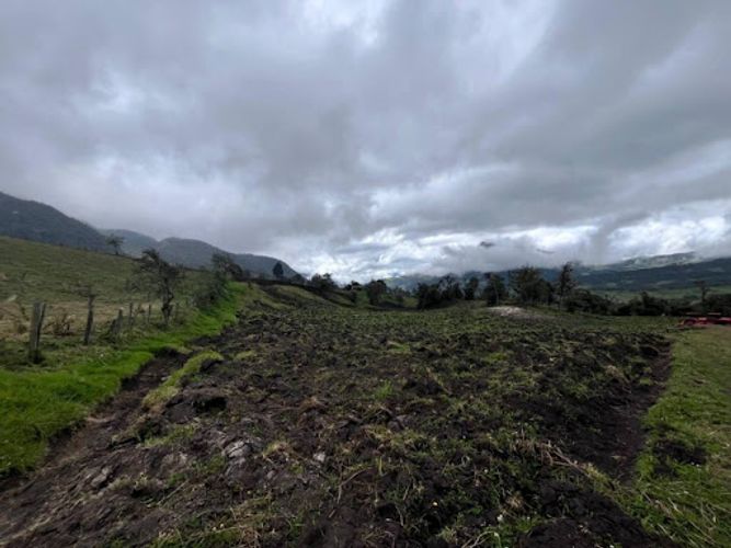 Lote en venta en El Volcan, La Calera, 2000 m² · foto 4 de 9