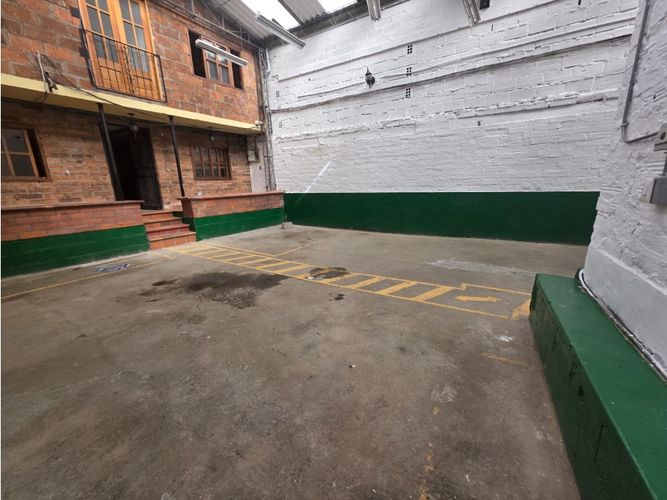 Bodega en venta en Belén, Medellín, 351 m² · foto 2 de 18