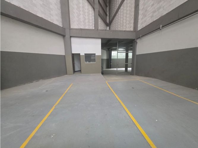 Bodega en arriendo en La Tablaza, La Estrella, 2350 m² · foto 3 de 18