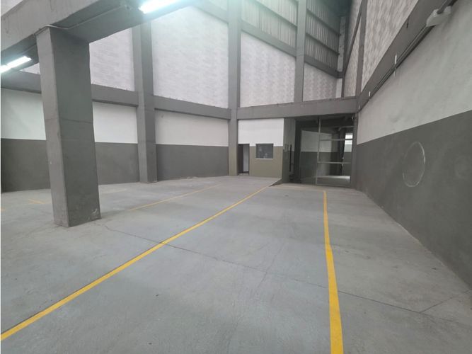 Bodega en arriendo en La Tablaza, La Estrella, 2350 m² · foto 4 de 18