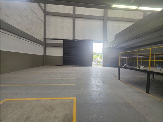 Bodega en arriendo en La Tablaza, La Estrella, 2350 m² · foto 9 de 18