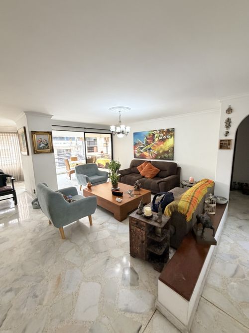 Apartamento de 4 alcobas en venta en Versalles, Cali, 238 m² · foto 3 de 18