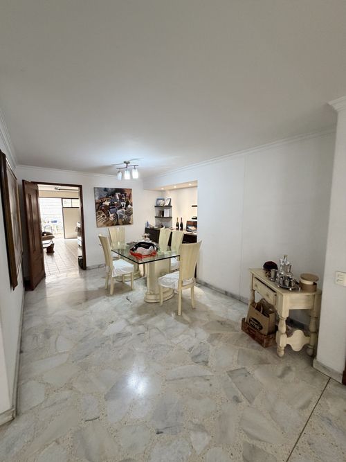 Apartamento de 4 alcobas en venta en Versalles, Cali, 238 m² · foto 7 de 18