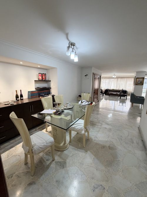 Apartamento de 4 alcobas en venta en Versalles, Cali, 238 m² · foto 8 de 18