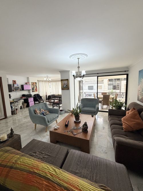 Apartamento de 4 alcobas en venta en Versalles, Cali, 238 m² · foto 17 de 18