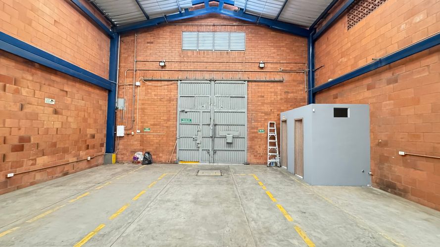 Bodega en arriendo en Obrero, Cali, 354 m² · foto 2 de 24
