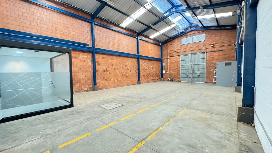 Bodega en arriendo en Obrero, Cali, 354 m² · foto 7 de 24