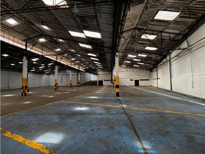 Bodega en arriendo en Los Naranjos, Itagüí, 2900 m² · foto 3 de 16