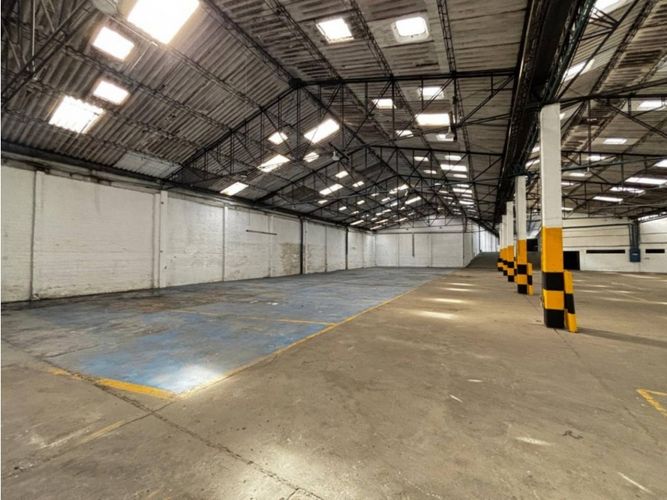 Bodega en arriendo en Los Naranjos, Itagüí, 2900 m² · foto 5 de 16