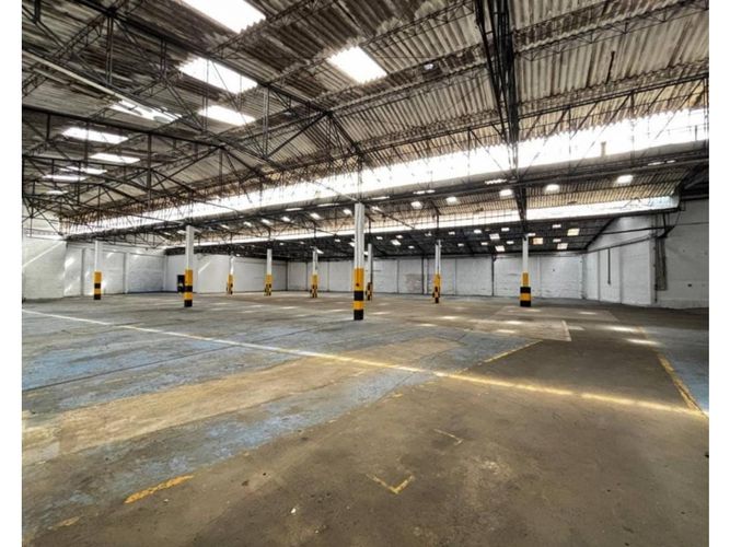 Bodega en arriendo en Los Naranjos, Itagüí, 2900 m² · foto 7 de 16