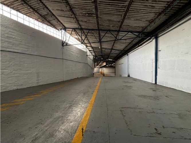 Bodega en arriendo en Los Naranjos, Itagüí, 2900 m² · foto 8 de 16