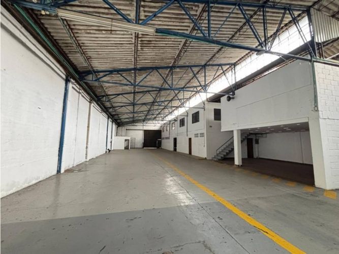 Bodega en arriendo en Los Naranjos, Itagüí, 2900 m² · foto 9 de 16