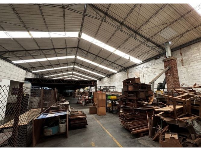 Bodega en venta en Jardines Montesacro, Itagüí, 1800 m² · foto 4 de 10