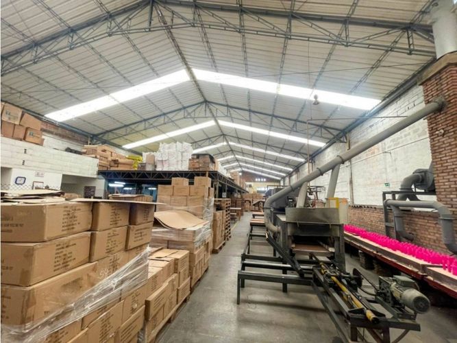 Bodega en arriendo en San Jose, Itagüí, 1800 m² · foto 3 de 10