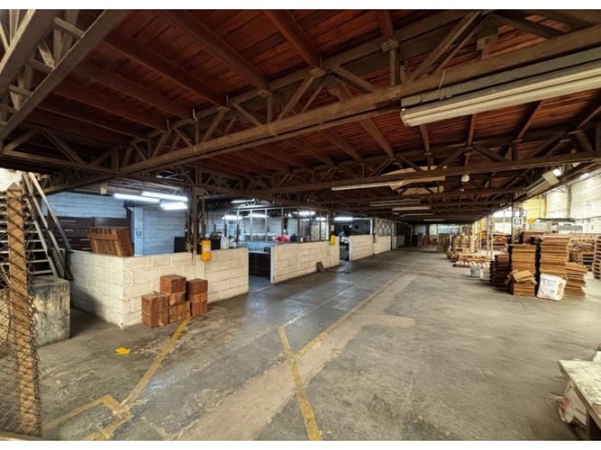 Bodega en arriendo en San Jose, Itagüí, 1800 m² · foto 5 de 10