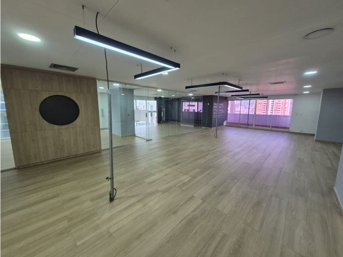 Oficina en arriendo en El Poblado, Medellín, 246 m² · foto 4 de 8