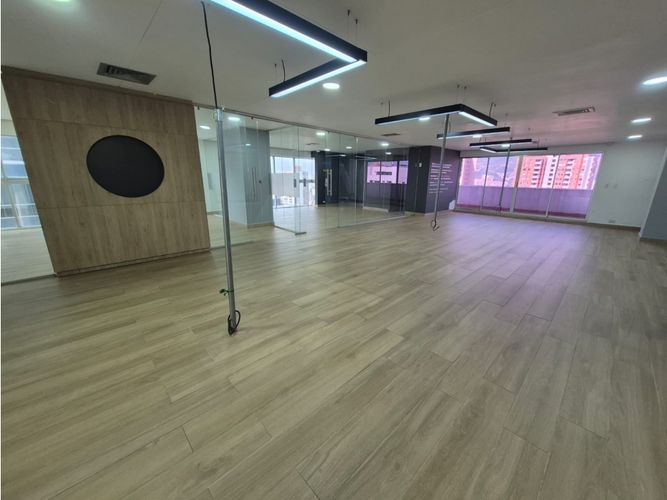 Oficina en arriendo en El Poblado, Medellín, 246 m² · foto 5 de 8