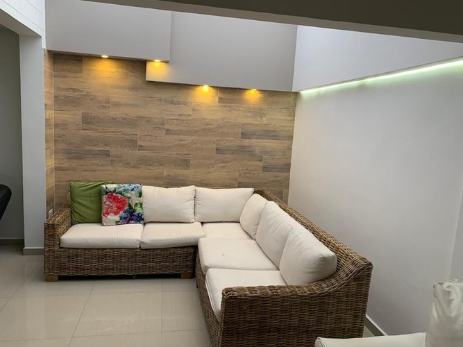 Casa de 3 alcobas en venta en Versalles, Floridablanca, 135 m² · foto 2 de 8