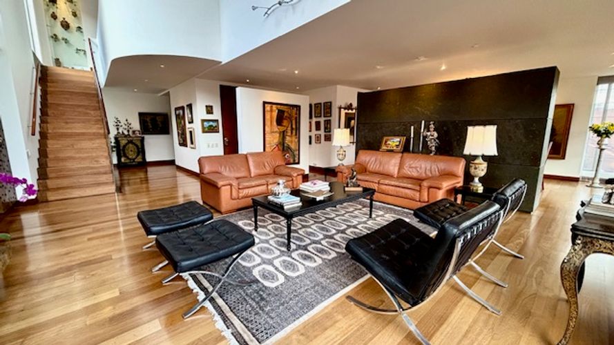 Apartamento de 4 alcobas en venta en La Cabrera, Bogotá, 341 m² · foto 4 de 24